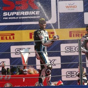 Michel Fabrizio na podium w wyścigu na torze Monza