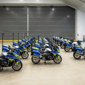Największy zakup motocykli BMW przez policję – prawie pół tysiąca sztuk